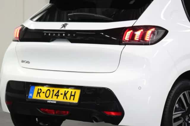 Peugeot 208 (2022) thumbnail 6