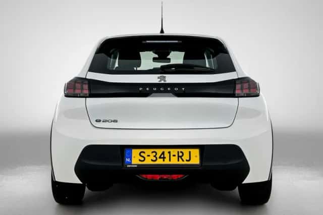 Peugeot e-208 (2023) thumbnail 4