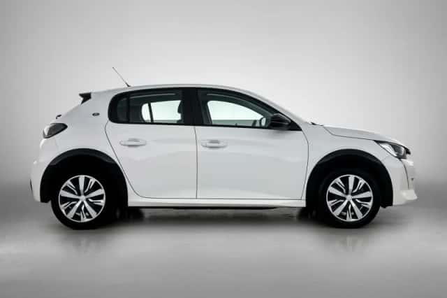 Peugeot e-208 (2023) thumbnail 6