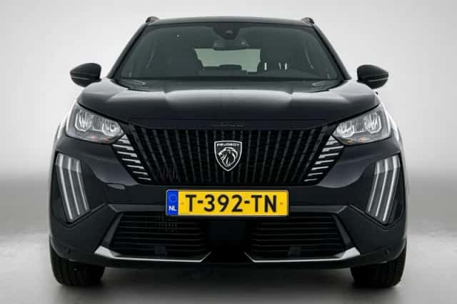 Peugeot 2008 (2023) thumbnail 4