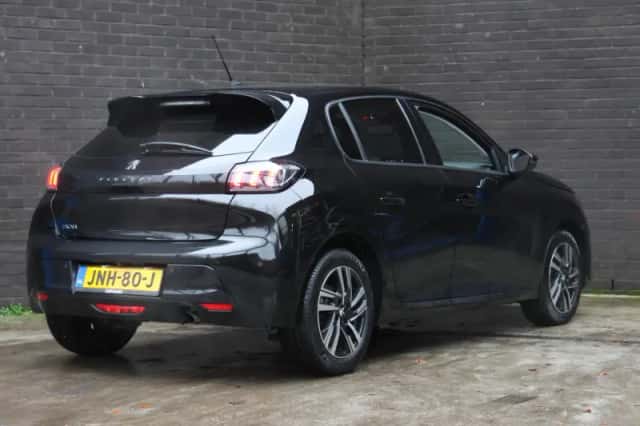 Peugeot 208 (2023) thumbnail 8