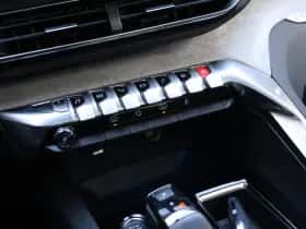 Peugeot 3008 (2022) thumbnail 39