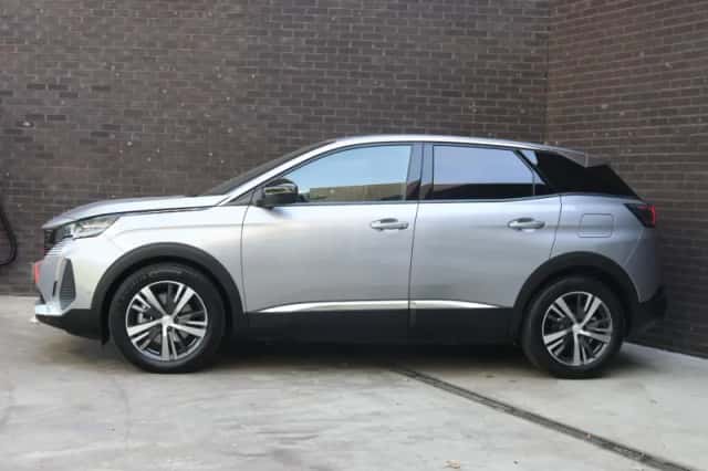 Peugeot 3008 (2024) thumbnail 2