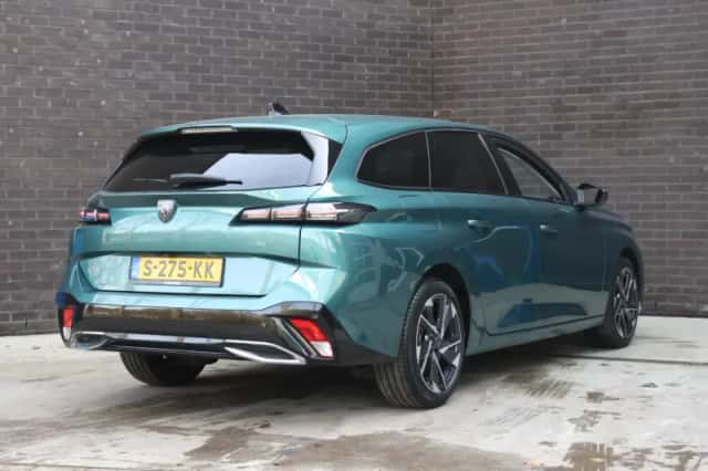 Peugeot 308 (2023) thumbnail 2