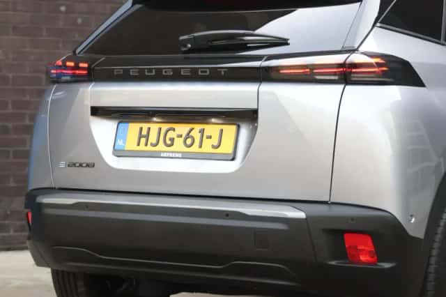 Peugeot e-2008 (2025) thumbnail 9