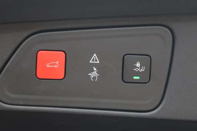 Peugeot 3008 (2020) thumbnail 18