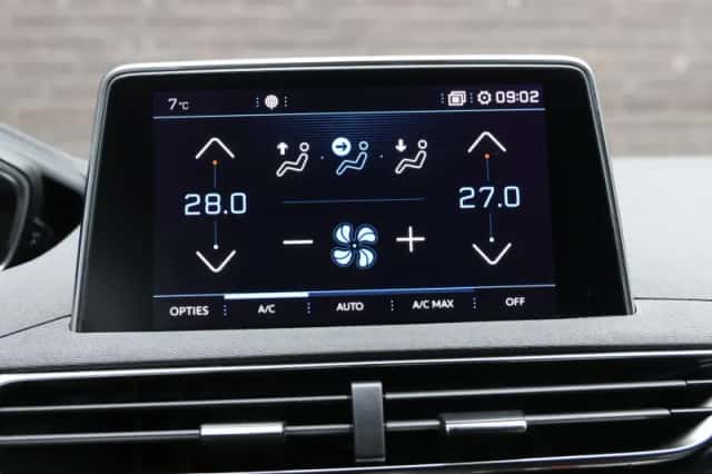 Peugeot 3008 (2020) thumbnail 32