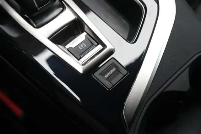 Peugeot 3008 (2020) thumbnail 41