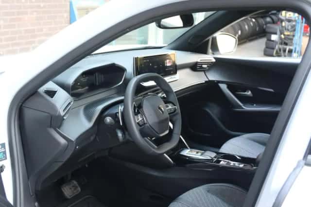 Peugeot 2008 (2025) thumbnail 11