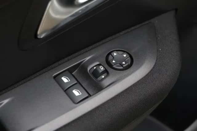 Peugeot 208 (2022) thumbnail 21