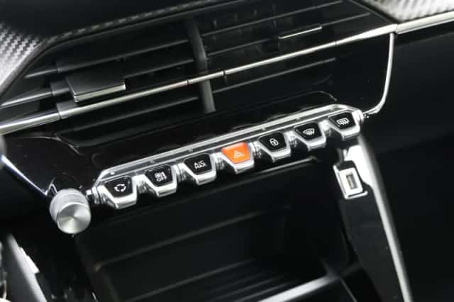 Peugeot 208 (2022) thumbnail 31