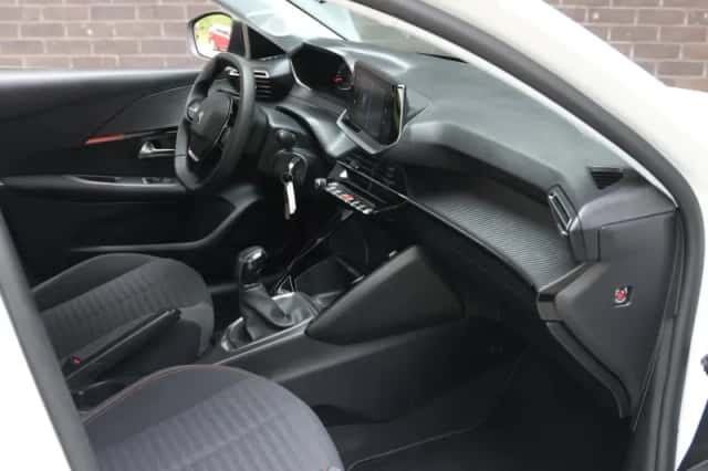 Peugeot 208 (2022) thumbnail 9