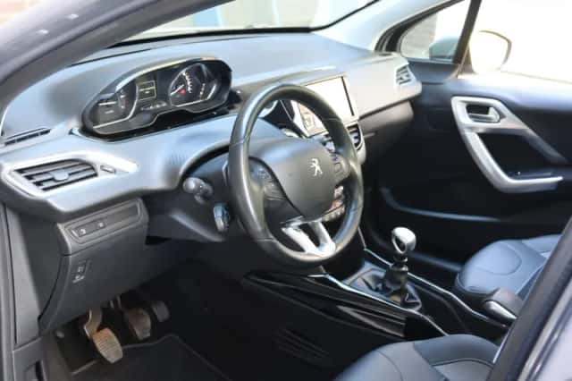 Peugeot 2008 (2019) thumbnail 12