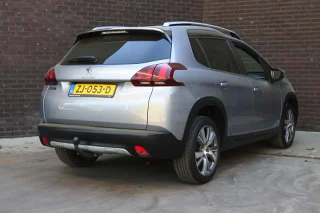 Peugeot 2008 (2019) thumbnail 3
