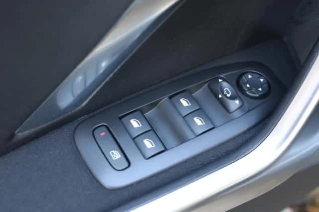Peugeot 2008 (2019) thumbnail 24