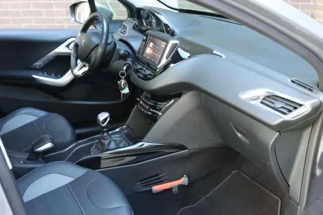 Peugeot 2008 (2019) thumbnail 9