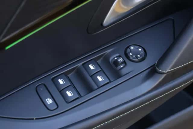 Peugeot 208 (2021) thumbnail 24