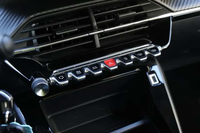 Peugeot 208 (2022) thumbnail 32