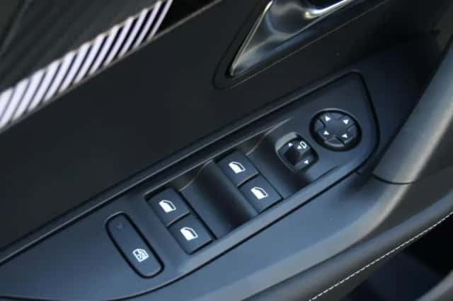 Peugeot e-2008 (2025) thumbnail 22