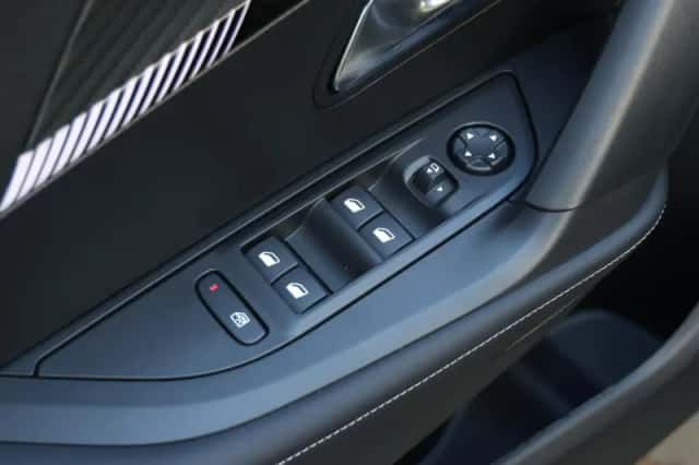 Peugeot e-2008 (2025) thumbnail 22