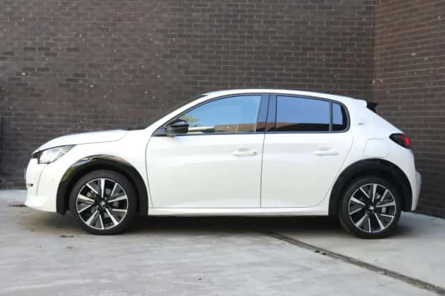 Peugeot 208 (2022) thumbnail 2