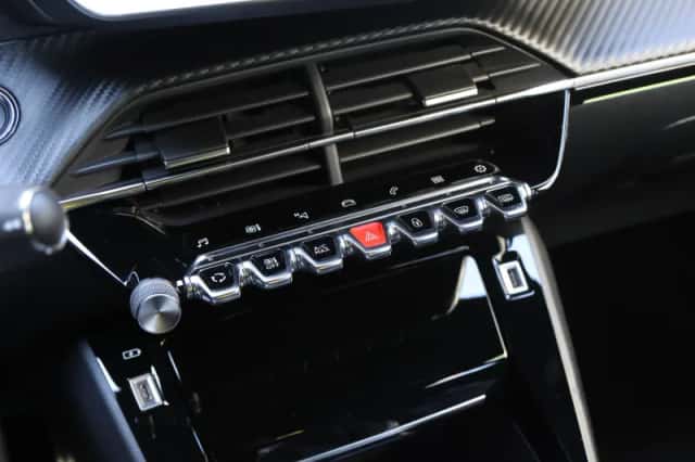 Peugeot 208 (2022) thumbnail 37