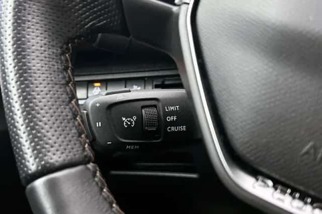 Peugeot 3008 (2021) thumbnail 15