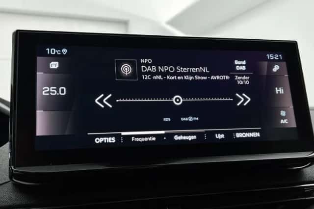 Peugeot 3008 (2021) thumbnail 20