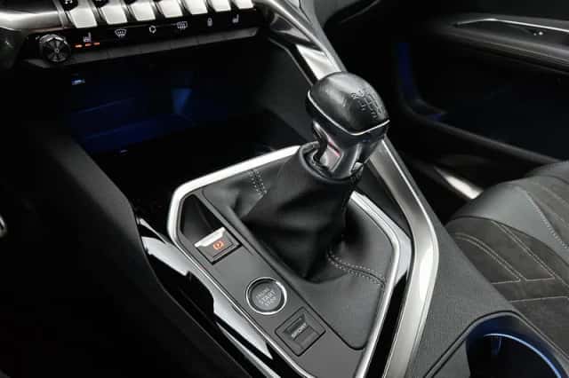Peugeot 3008 (2021) thumbnail 21