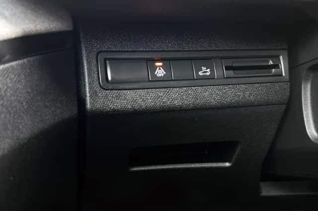 Peugeot 3008 (2021) thumbnail 32