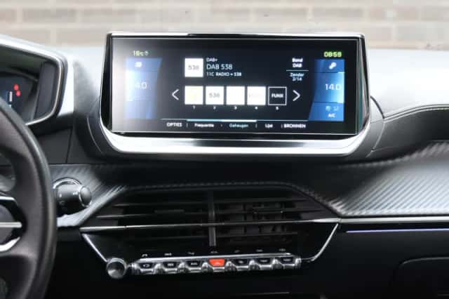 Peugeot e-208 (2022) thumbnail 15