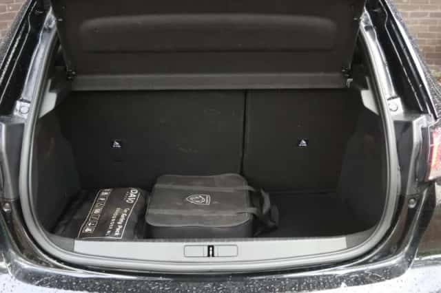 Peugeot e-208 (2022) thumbnail 18