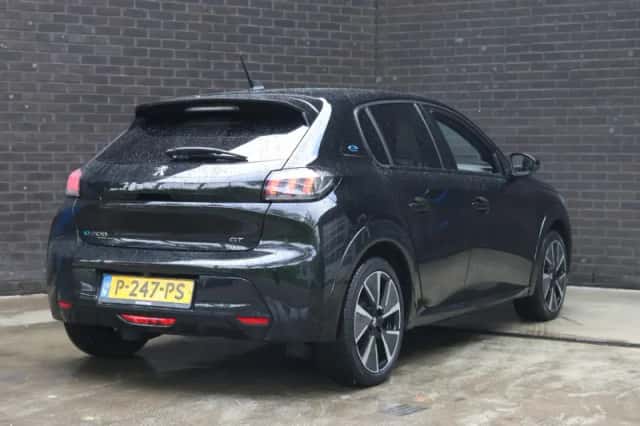 Peugeot e-208 (2022) thumbnail 3