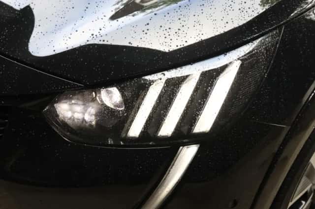 Peugeot e-208 (2022) thumbnail 22