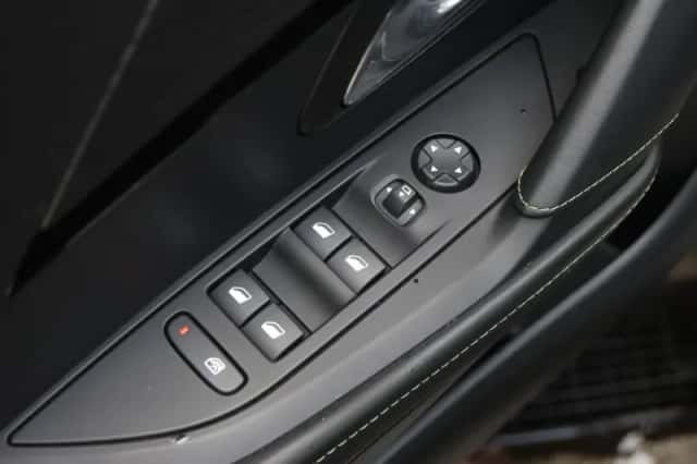 Peugeot e-208 (2022) thumbnail 25