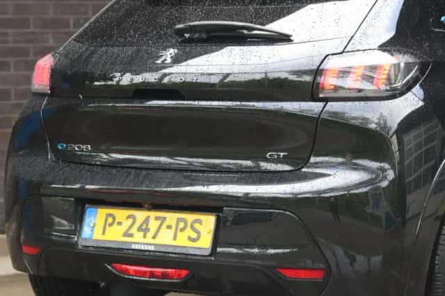 Peugeot e-208 (2022) thumbnail 9