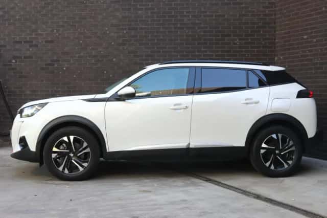 Peugeot e-2008 (2021) thumbnail 2