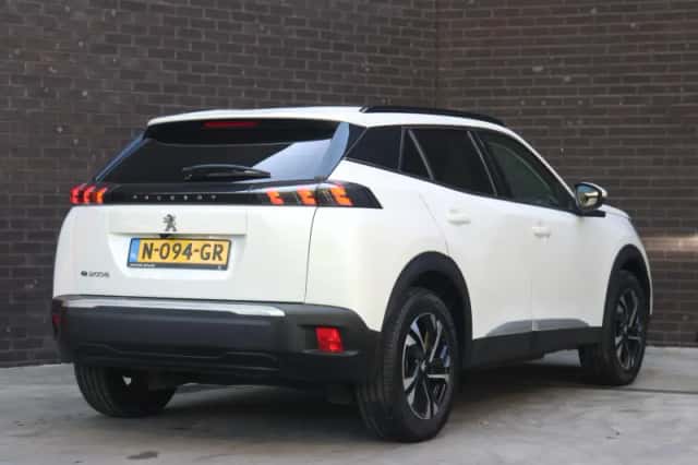 Peugeot e-2008 (2021) thumbnail 3