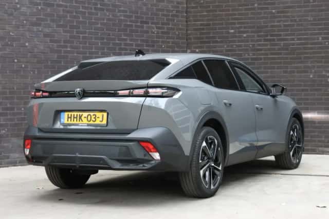 Peugeot 408 (2025) thumbnail 3