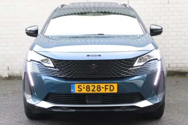 Peugeot 5008 (2023) thumbnail 2