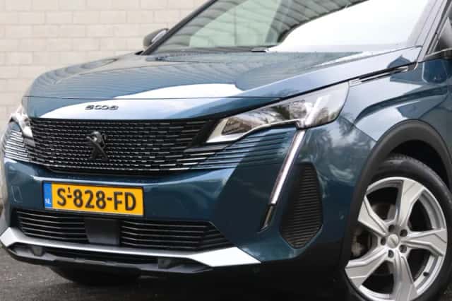 Peugeot 5008 (2023) thumbnail 4
