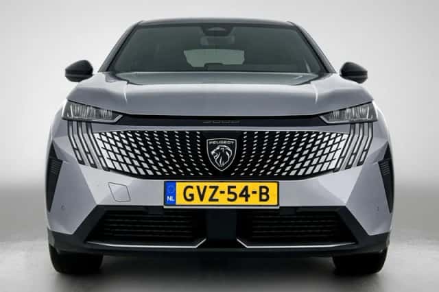Peugeot 3008 (2024) thumbnail 3