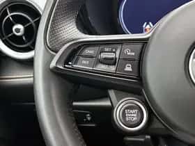 Alfa Romeo Tonale (2023) thumbnail 13