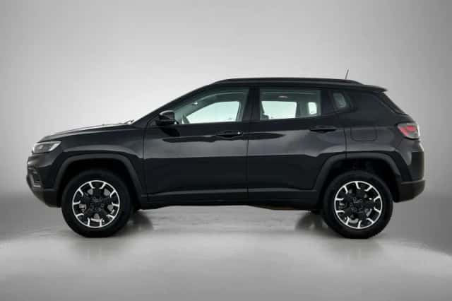 Jeep Compass (2024) thumbnail 2