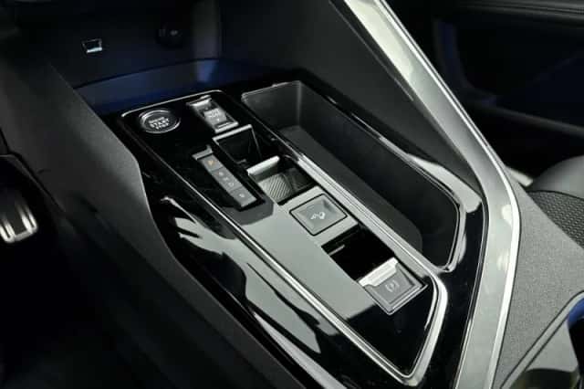 Peugeot 3008 (2023) thumbnail 19