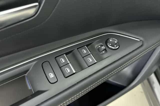 Peugeot 3008 (2023) thumbnail 25