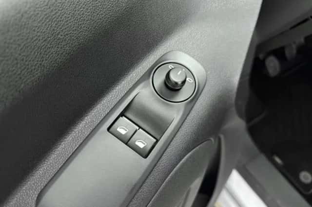 Opel Combo (2019) thumbnail 16