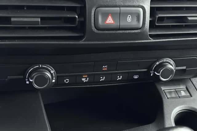 Opel Combo (2019) thumbnail 21