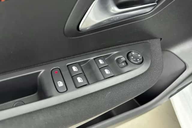 Peugeot 208 (2021) thumbnail 16