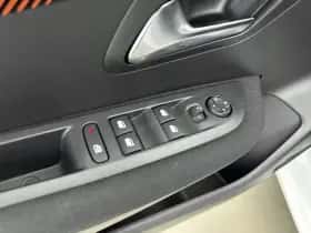 Peugeot 208 (2021) thumbnail 16